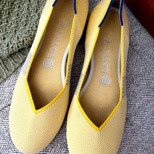 Adorable Rothys flats